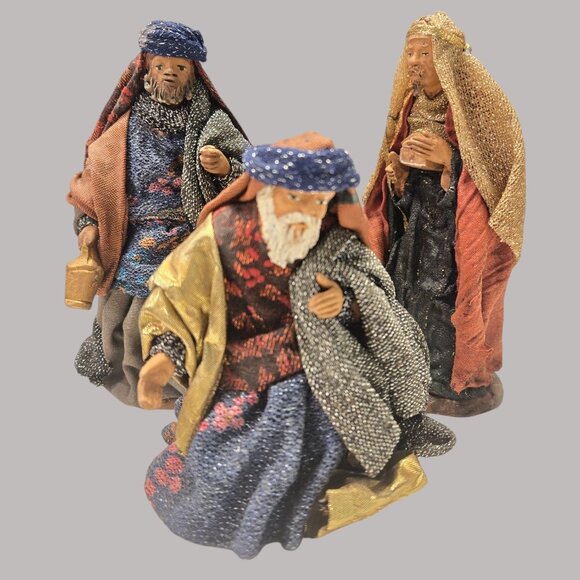 Beautiful, hand-crafted, 8-piece, fabric mache nativity scene - Picture 6 of 8